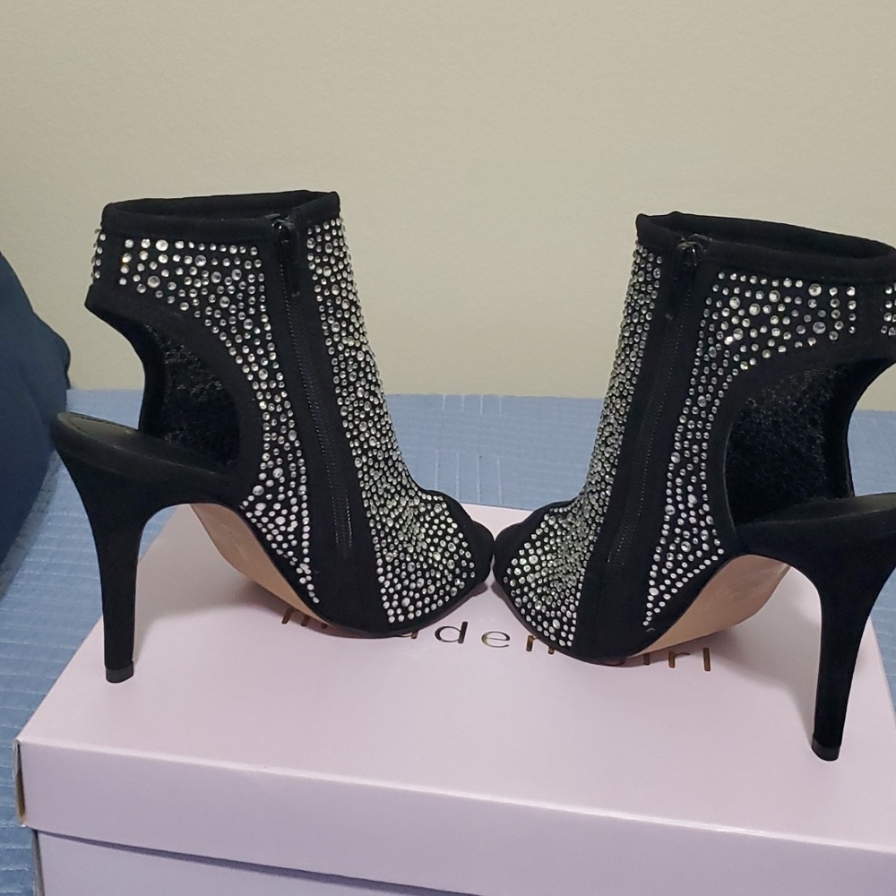 Heels - Picture 3 of 6